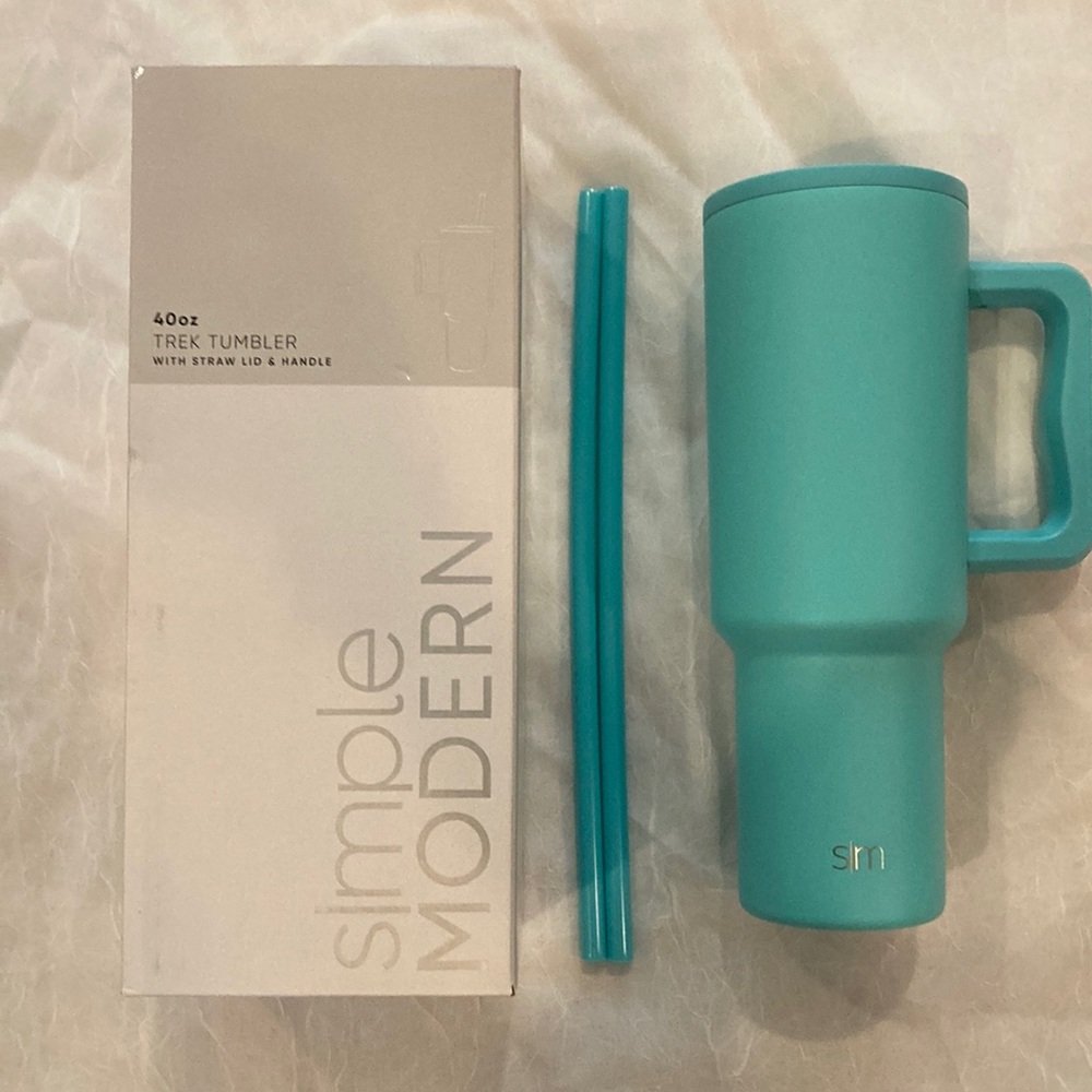 Simple Modern 40 oz Ocean Water Trek Tumbler with 2 Straws